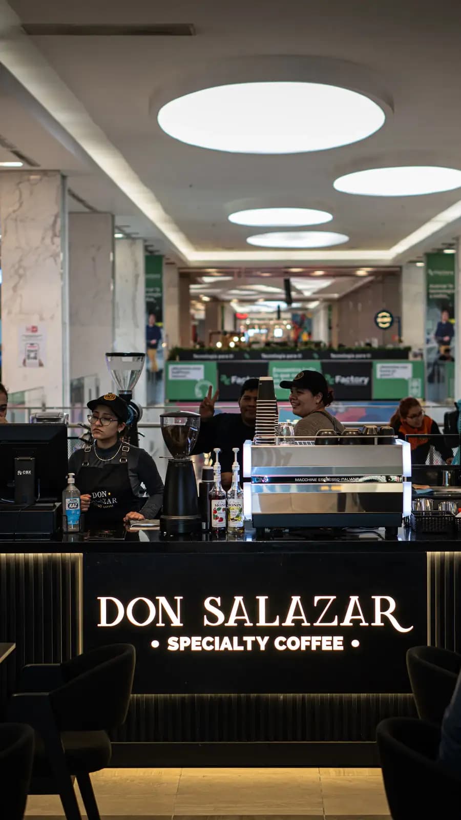 Local Don Salazar en Jockey Plaza